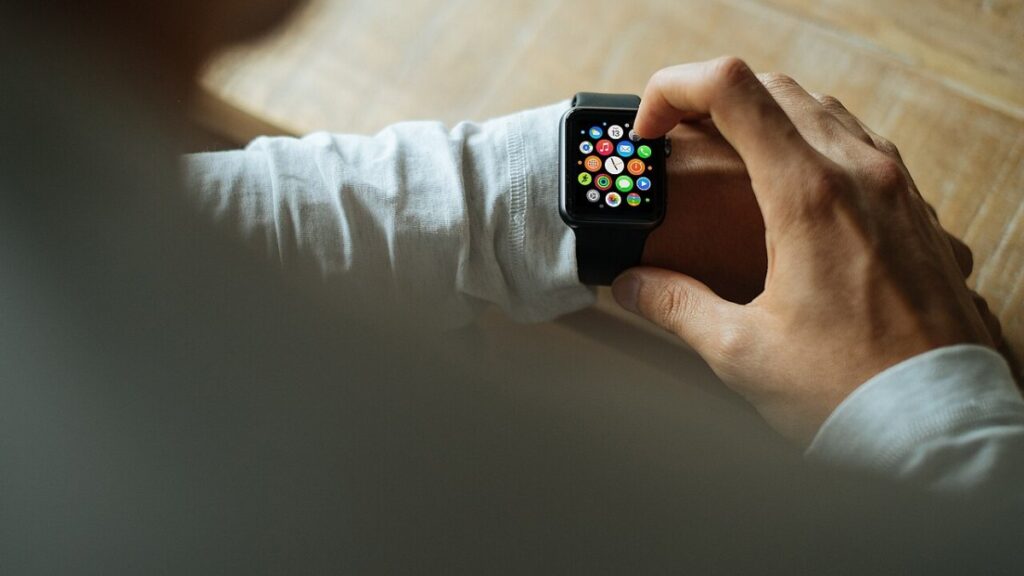 智慧手錶回收 Apple Watch 戴在手腕上查看畫面實拍參考